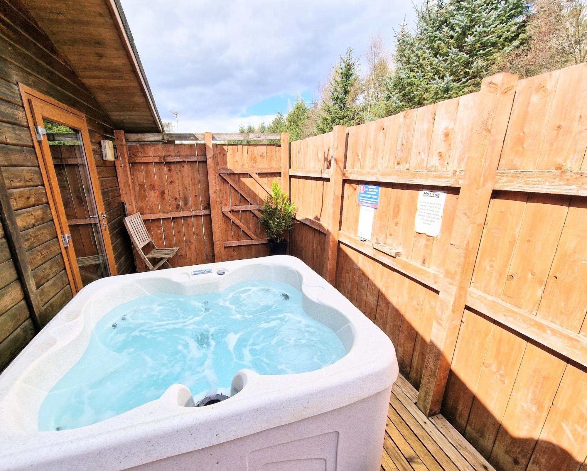 فيلا Ochil 8 With Private Hot Tub - Fife - Loch Leven - Lomond Hills Kelty المظهر الخارجي الصورة